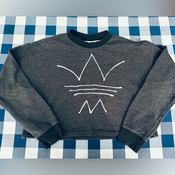 Adidas Women’s RYV Trefoil cropped sweatshirt, size Small - Picture 2 of 5